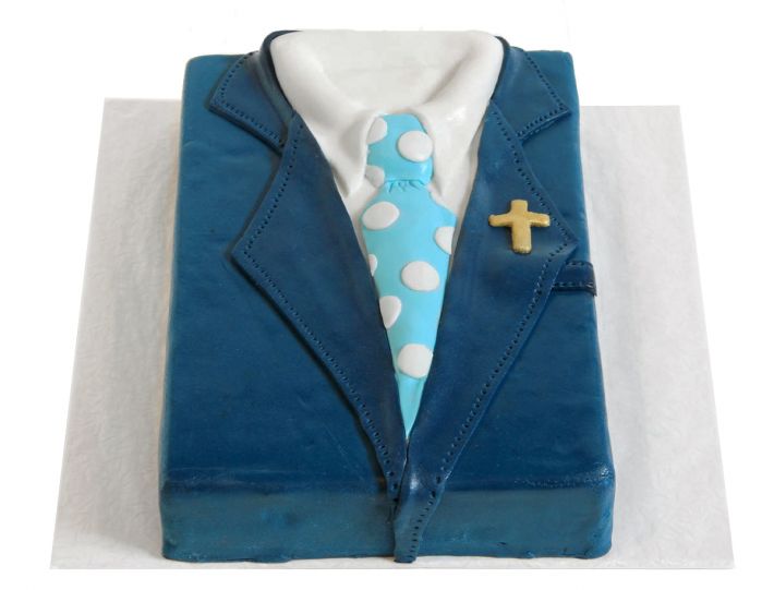 Kommunionstorte im Jackett-Stil