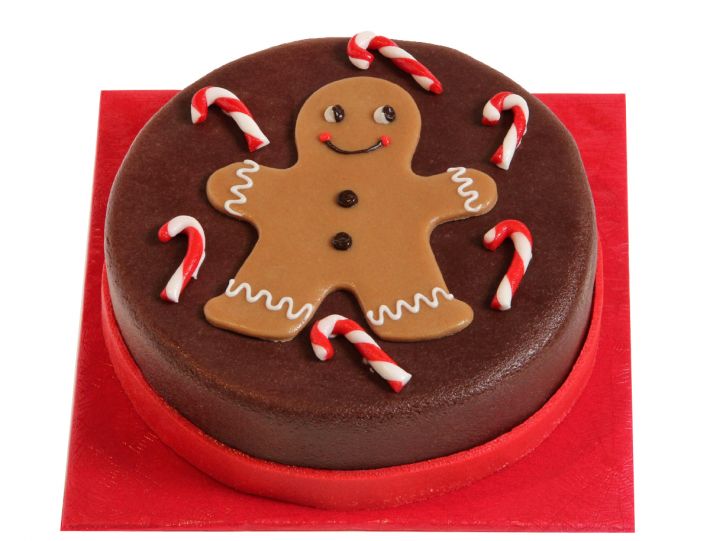 Weihnachtstorte mit freundlichem Marzipanmann-Motiv und klarer winterlicher Gestaltung