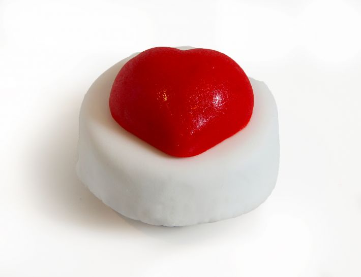 Mini-Törtchen mit rotem Herz