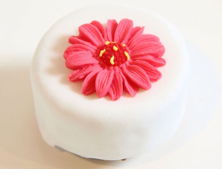 Mini-Törtchen mit Sommerblume