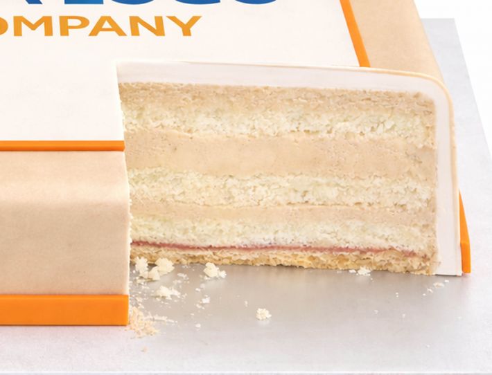 Rechteckige Logotorte mit sichtbarem Anschnitt und Firmenmotiv als individuelle Werbetorte für Business-Events, Jubiläen oder Präsentationen.