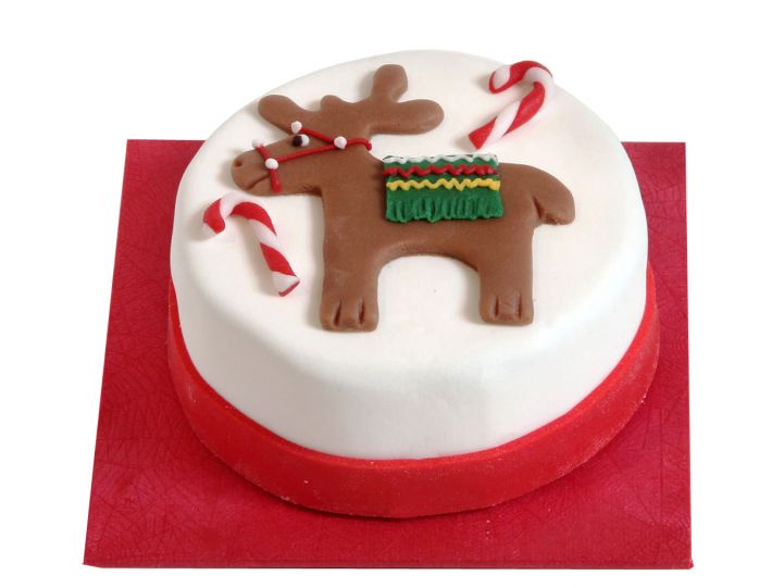 Rentier-Torte mit Zuckerstangen