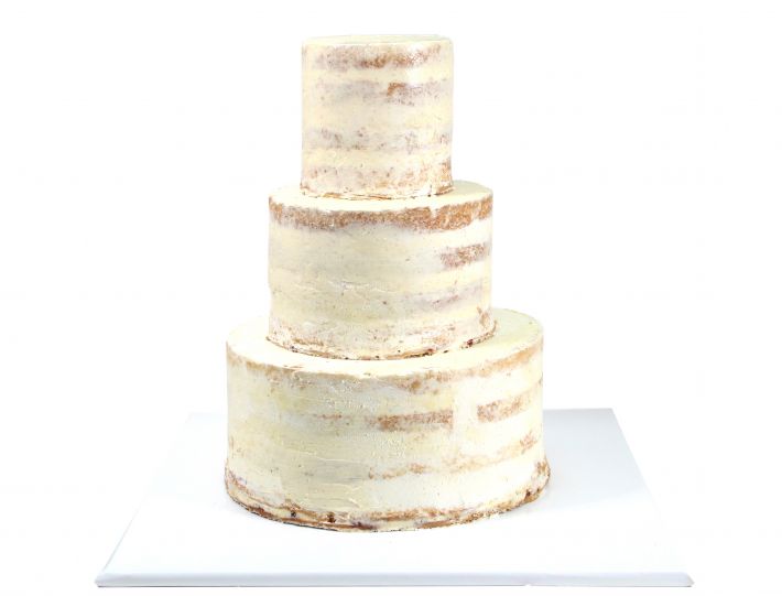 Semi Naked Cake ohne Dekor minimalistisch und natürlich für individuelle Gestaltung