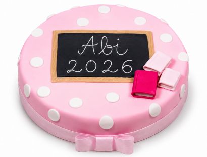 Gepunktete Abi-Torte mit kleiner Schultafel, Büchern und Abschlussmotiv auf heller Oberfläche