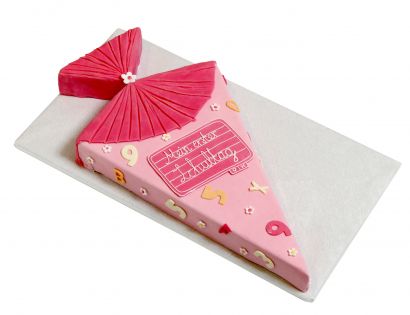 Einschulungstorte mit Schultüte und Tafel