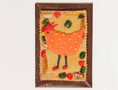 Gebäckplatte mit orangem Huhn