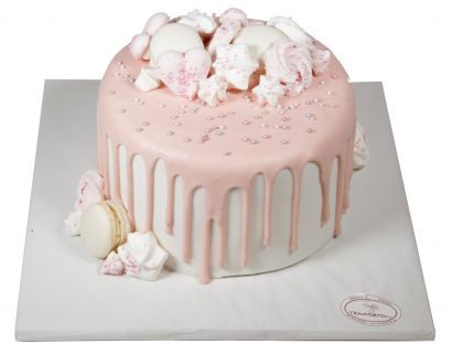 Klassische Drip-Hochzeitstorte mit Macarons