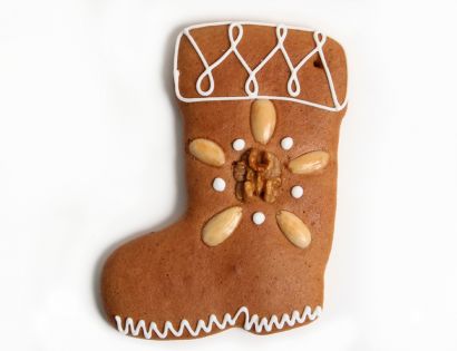 Lebkuchen-Stiefel aus duftendem Lebkuchen als dekoratives Weihnachtsgebäck zum Aufhängen