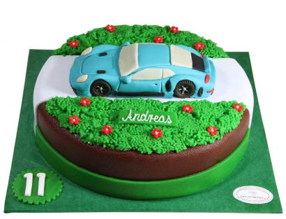 Rennwagen-Torte mit blauem Sportwagen