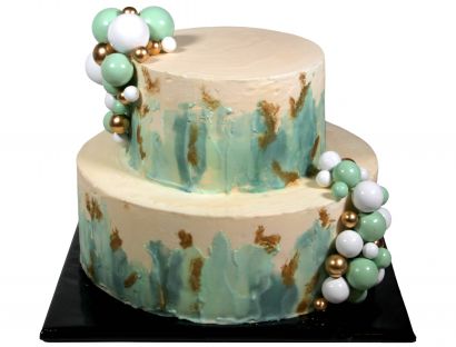 Torte mit Ballon-Dekor und goldenen Akzenten