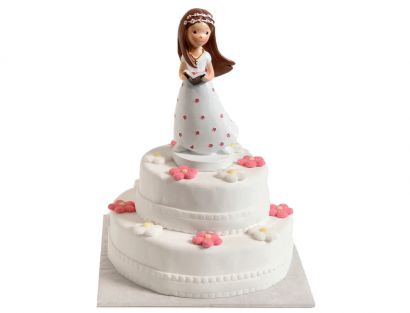 Zweistöckige Kommunionstorte mit stehendem Mädchen